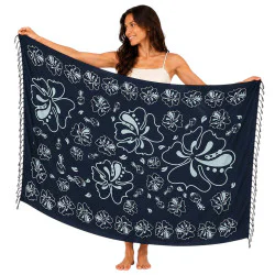 Sort hibiscus-sarong med blågråt blomstermønster