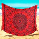 Rød mandala‑sarong med frynser – alsidig strandtørklæde