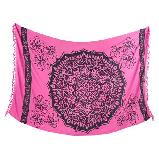 Lyserødt stofstykke med mandala og blomster