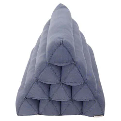 Ensfarvet grå pyramidepude